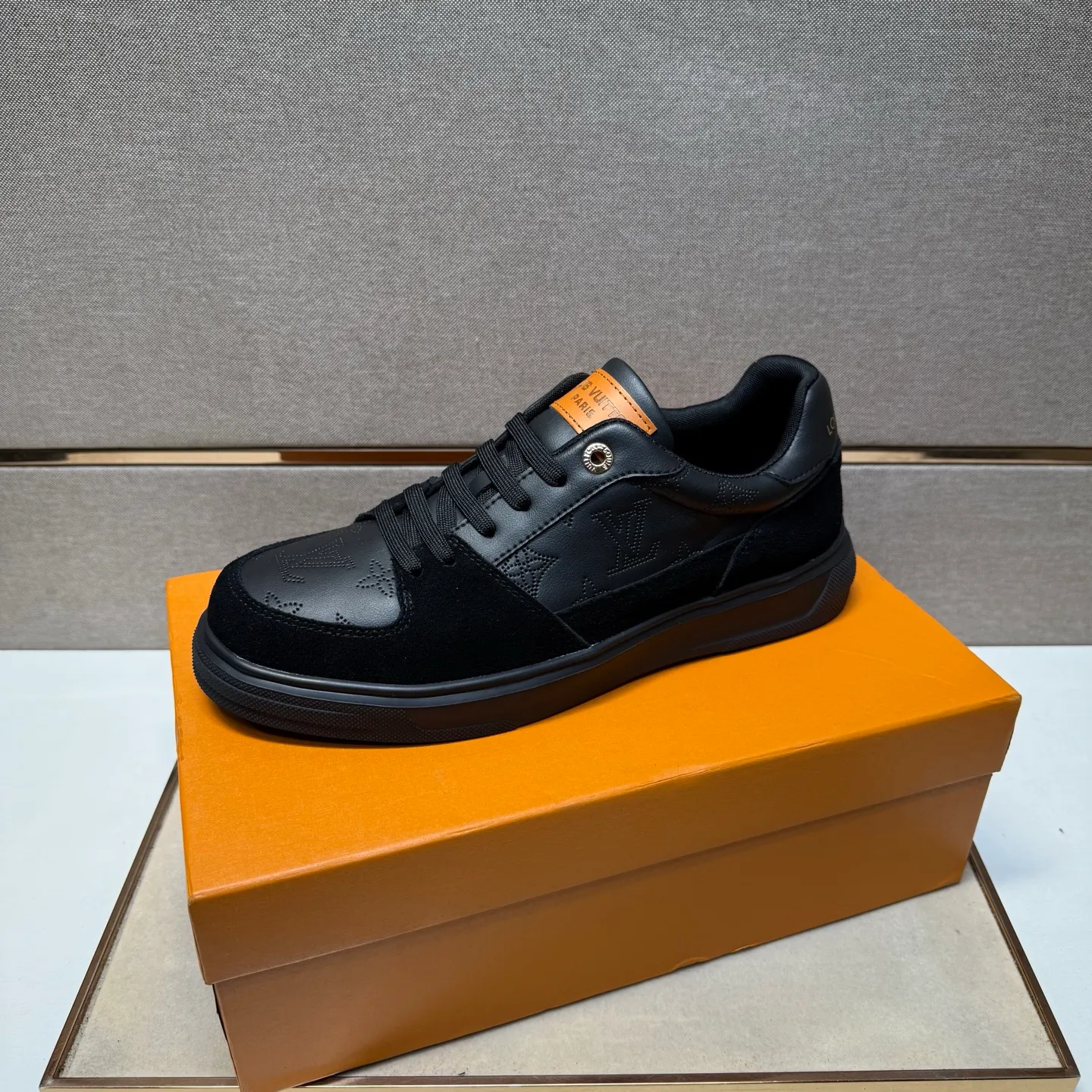 ⬛️Men's shoes 💰p400 [LV～] Men's casual shoes 2025z cabinet sales simultaneously 🔶Size: 38-44 #️⃣ 🔷2 colors🔜The upper is made of multi-material splicing➕Mesh lining, comfortable and breathable, sole: original comfortable and wear-resistant outsole, ⚠️real thing📱photographed🎬real thing is better📢📢📢